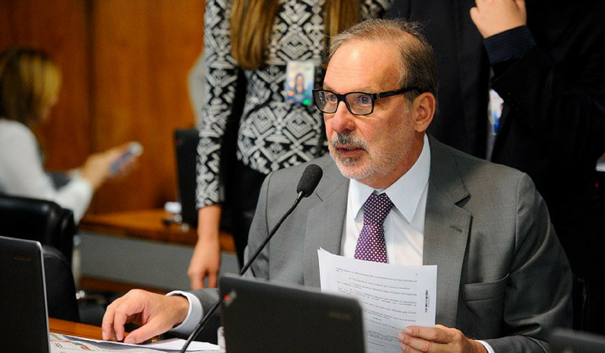 Relator da proposta, Armando Monteiro apresentou substitutivo para facilitar o recolhimento do ISS