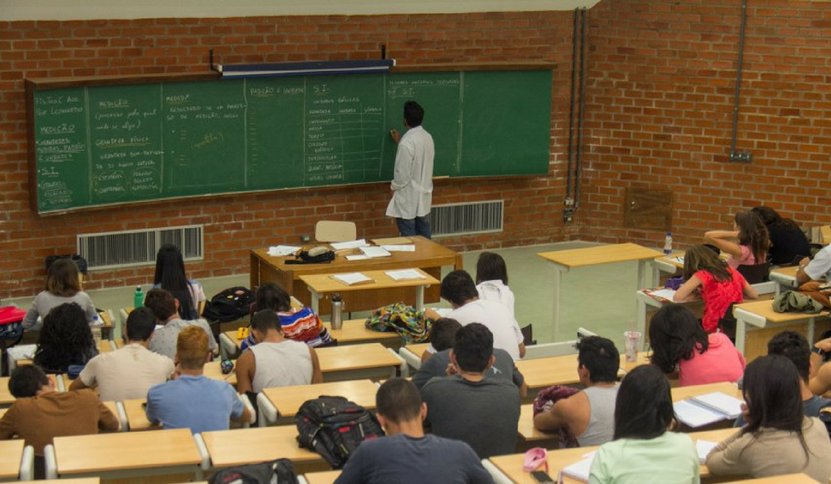 A nova lei facilita o acesso a cursos de graduao por professores da educao bsica (Foto: Isa Lima/Agncia UnB)