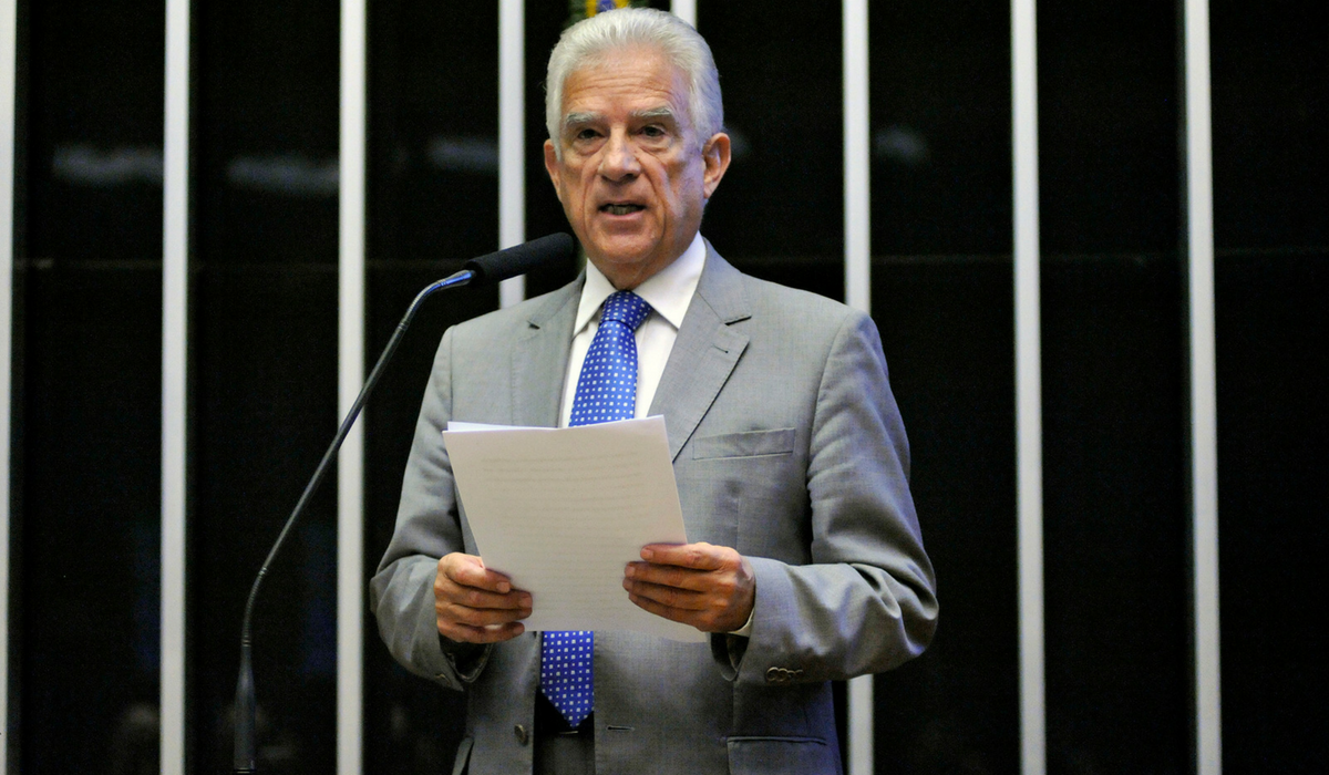 O relator, Rubens Bueno, recomendou a aprovao da proposta