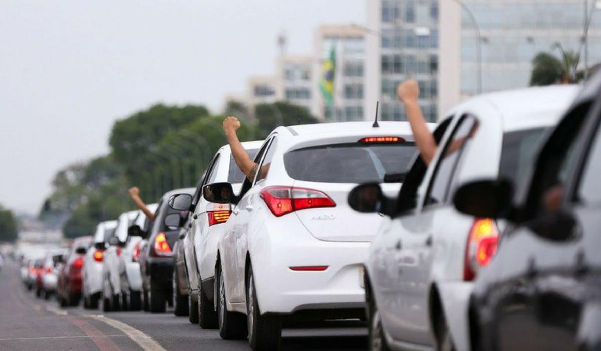 Na segunda-feira 30, motoristas de aplicativos de todo o Brasil fizeram buzinao em frente ao Congresso em protesto (Foto: Marcelo Camargo/Agncia Brasil)