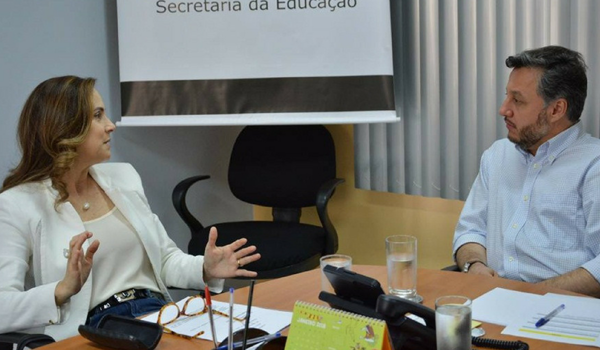 Deputada estadual Analice Fernandes e o presidente da FDE Joo Cury (Foto: Derick Gomes)