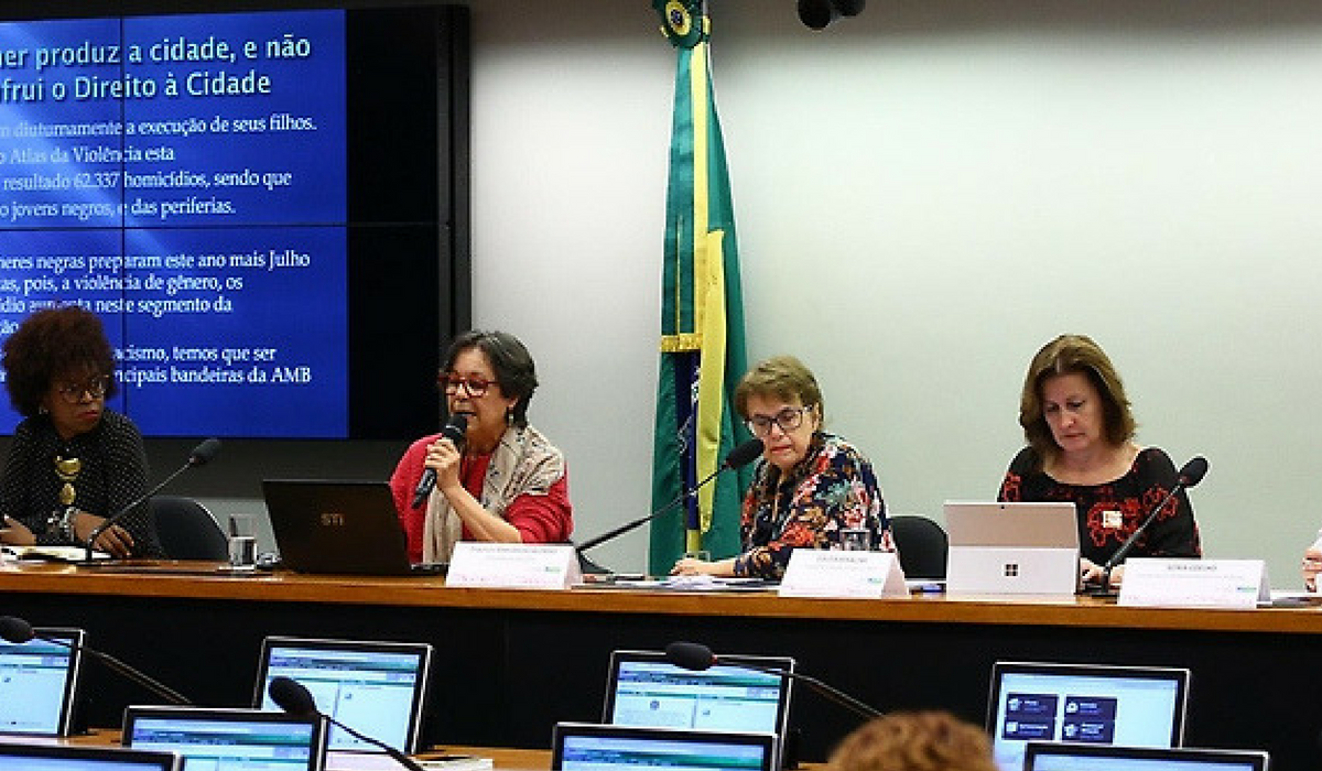 Comisses de Defesa dos Direitos da Mulher e de Desenvolvimento Urbano da Cmara debatem o direito das mulheres  cidade