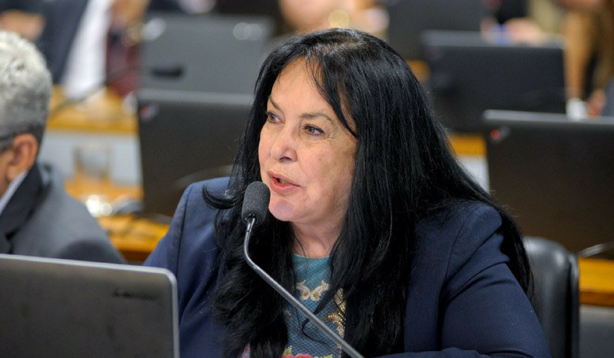 A senadora Rose de Freitas (PMDB-ES)  a autora do projeto que libera o FGTS a quem pedir demisso