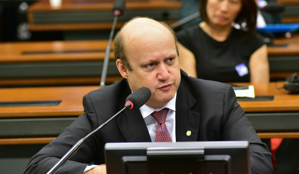 O relator, Clio Silveira, deu parecer favorvel e ressaltou que o planejamento de estados e municpios  afetado com as constantes decises judiciais