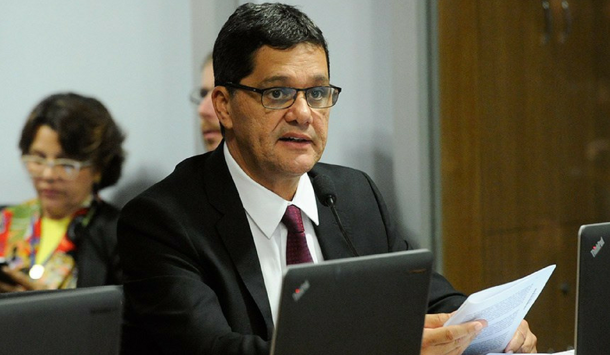 Senador Ricardo Ferrao (PMDB-ES), relator ad hoc do pedido de emprstimo para o municpio de Santo Andr