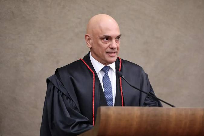 Parlamentares de oposição se mobilizam para protocolar pedido de impeachment contra Alexandre de Moraes, no Senado Federal