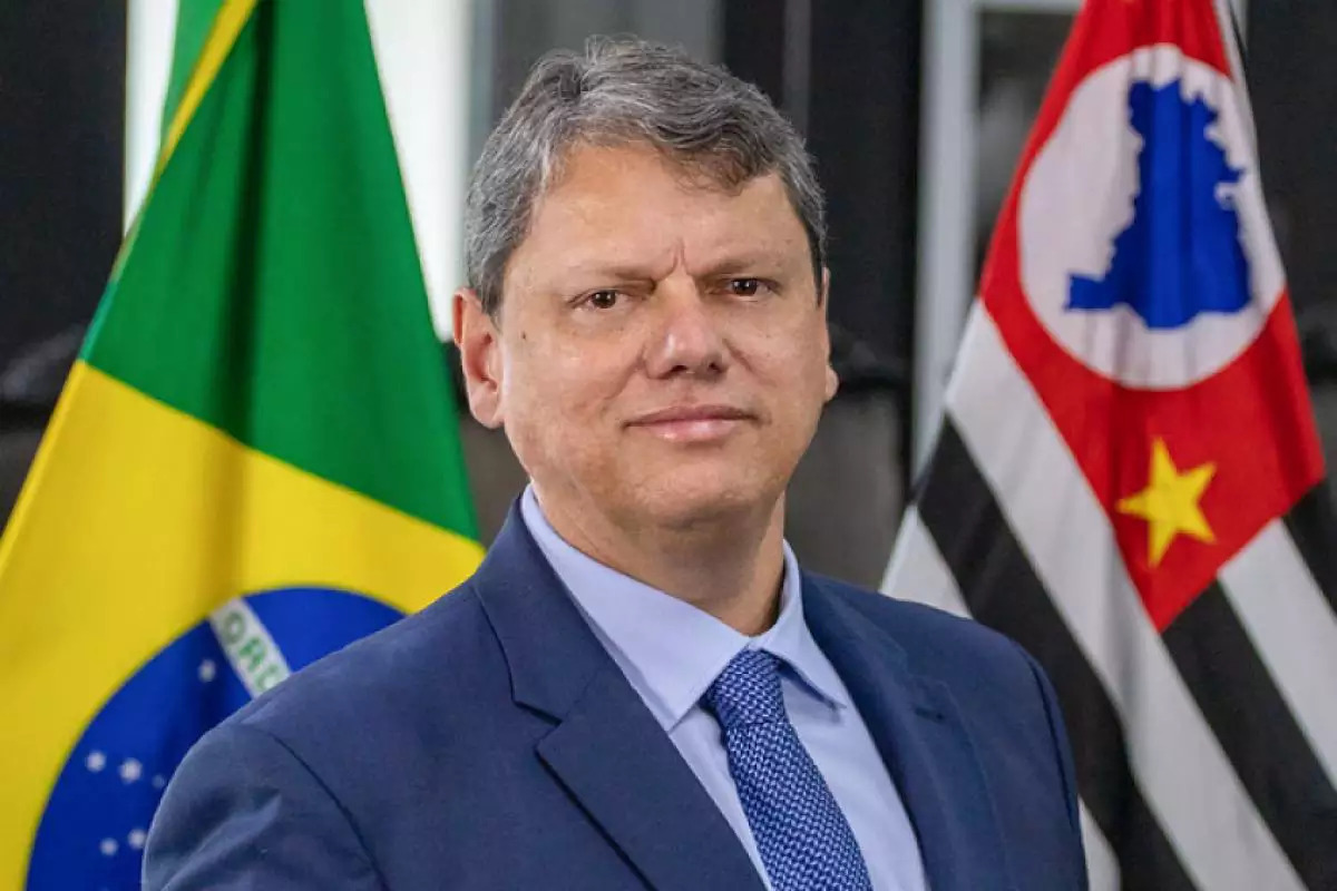 Tarcísio de Freitas apoia PEC para aumentar influência do governo federal na segurança pública