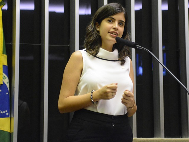 Tabata Amaral oficializa sua candidatura à prefeitura de São Paulo pelo PSB