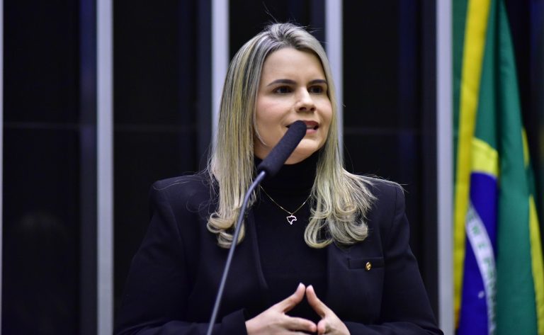 Projeto de Lei na Câmara garante início de tratamento para pessoas com autismo em 60 dias