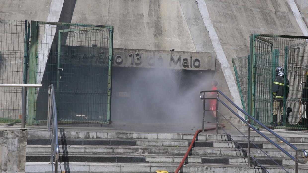 Esperança de reconstrução: Deputado estadual visita a Assembleia Legislativa após incêndio
