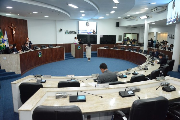 CMFor analisa incentivo de R$ 1,8 milhão para emissão gratuita de carteiras de estudantes